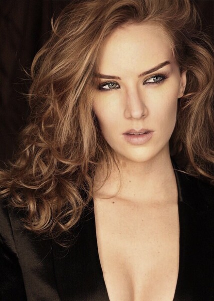 Charlotte Kirk photo