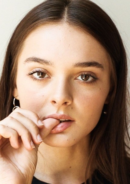 Charlotte Lawrence photo