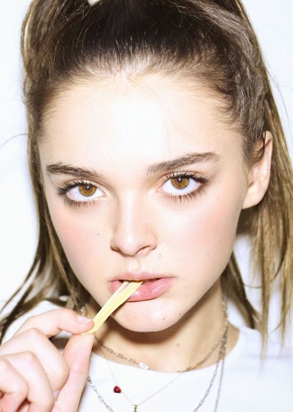 Charlotte Lawrence photo