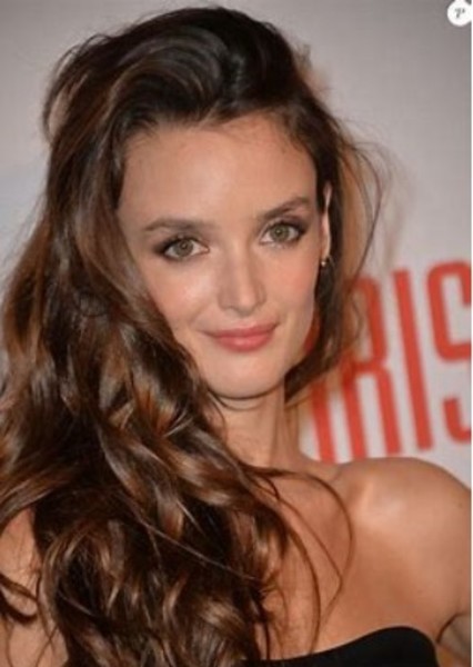 Charlotte Le Bon photo