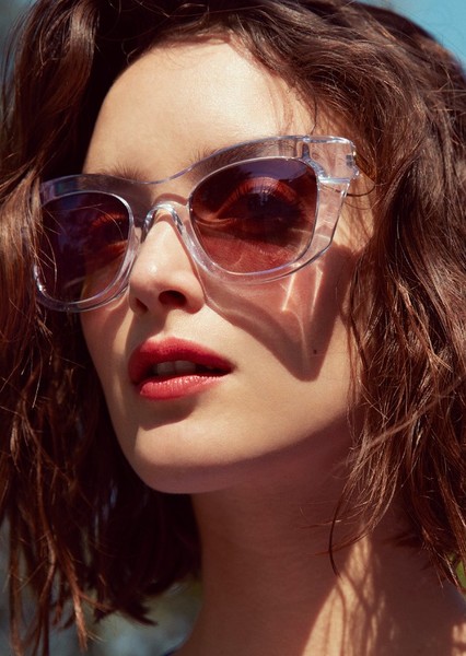 Charlotte Le Bon photo