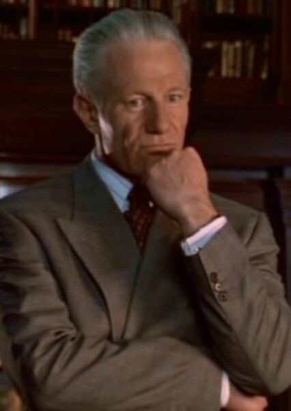 Chester Hoenicker (Jeffrey Donovan)