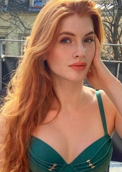 Chiara Weasley photo