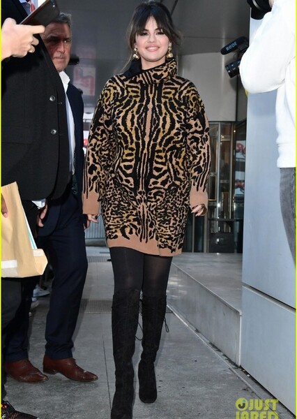 Chinese Tigress (Selena Gomez) photo
