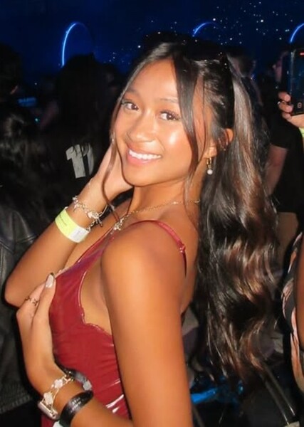 Chloe Adona photo