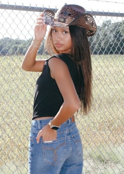 Chloe Adona photo