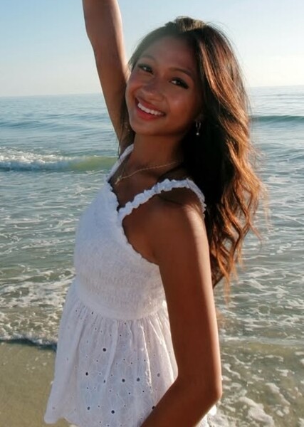 Chloe Adona photo