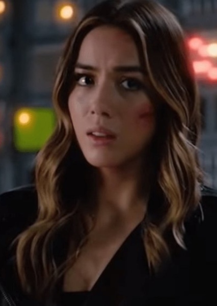 Chloe Bennet photo