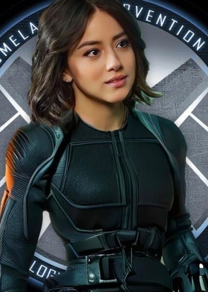 Chloe Bennet photo