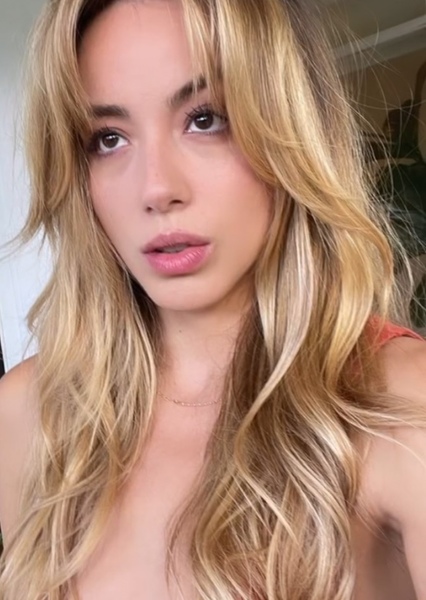 Chloe Bennet photo