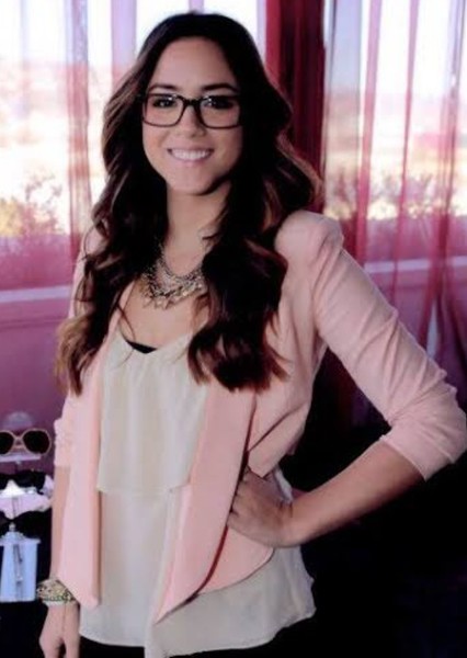 Chloe Bennet photo