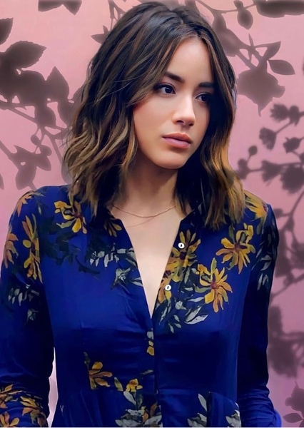 Chloe Bennet photo