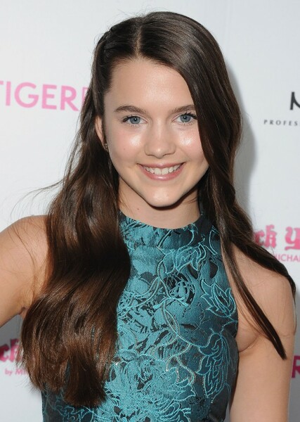 Chloe East photo