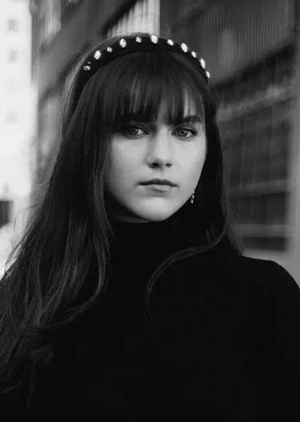 Chloe East photo