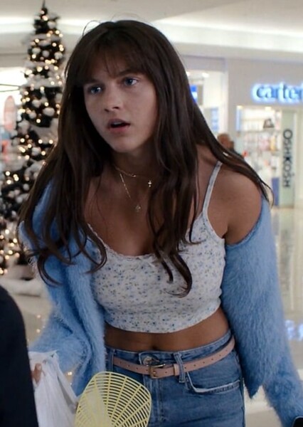 Chloe East photo