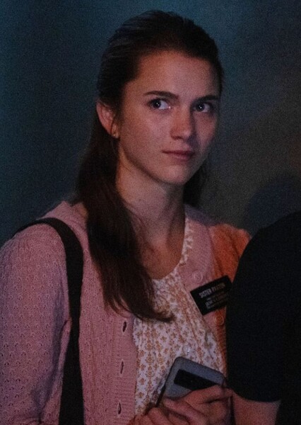 Chloe East photo