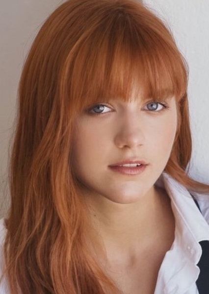 Chloe East photo