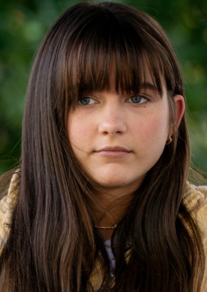 Chloe East photo