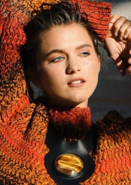 Chloe East photo