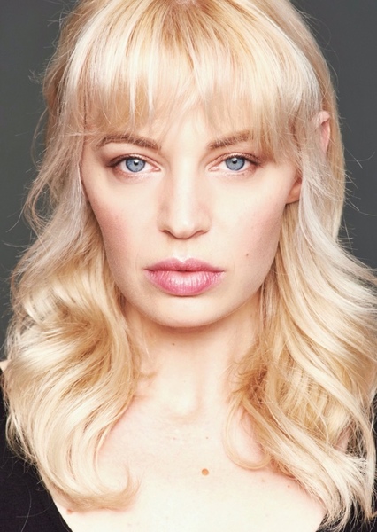 Chloe Farnworth photo