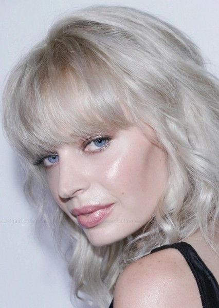 Chloe Farnworth photo