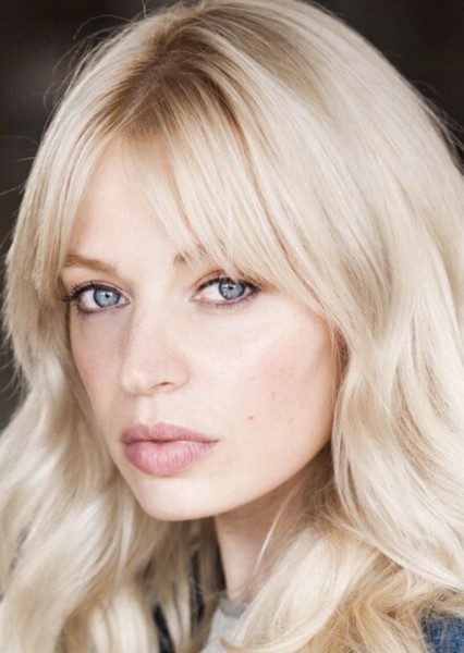 Chloe Farnworth photo