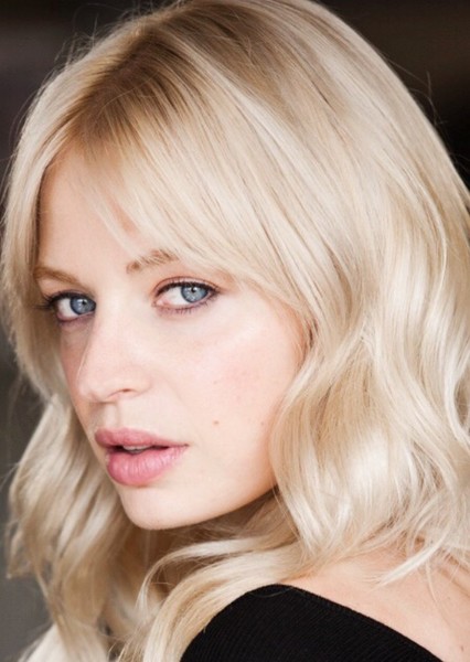 Chloe Farnworth photo