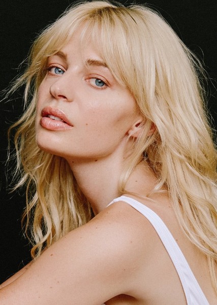Chloe Farnworth photo