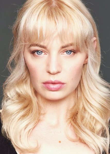 Chloe Farnworth photo