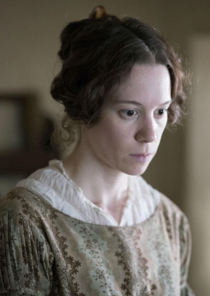Chloe Pirrie photo
