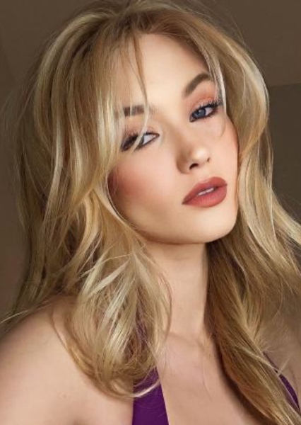 Chloe Rose Robertson photo