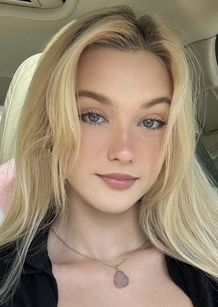 Chloe Rose Robertson