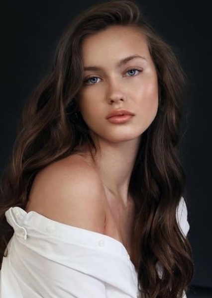 Chloe Rose Robertson photo