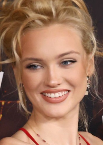 Chloe Rose Robertson photo