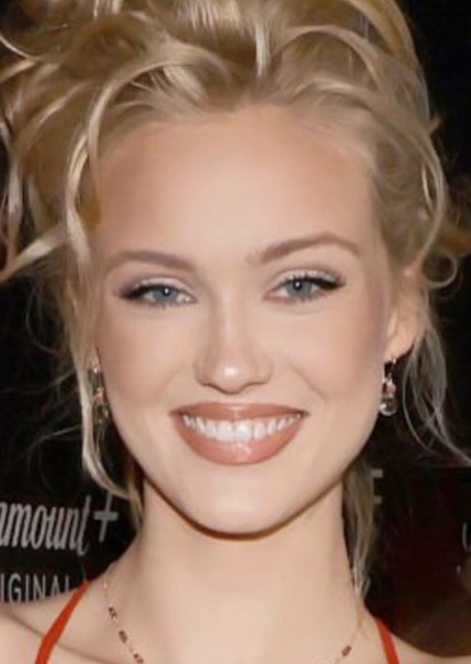 Chloe Rose Robertson photo