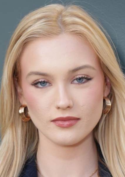 Chloe Rose Robertson photo