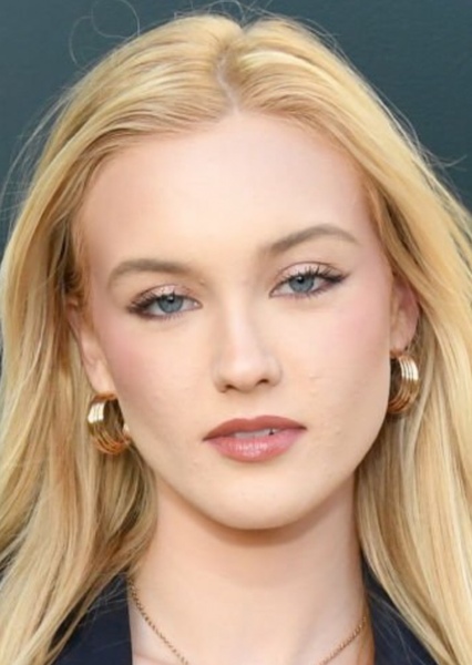 Chloe Rose Robertson photo