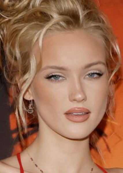 Chloe Rose Robertson photo
