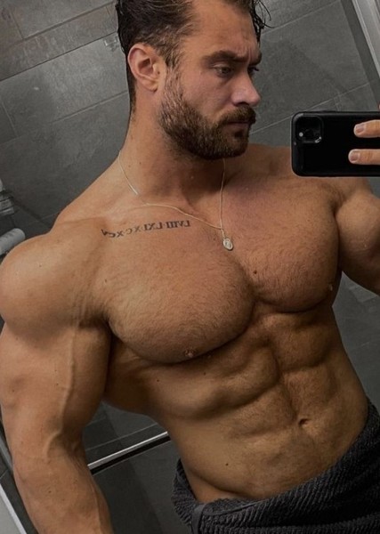 Chris Bumstead photo