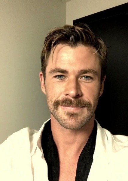 Chris Hemsworth photo