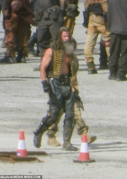 Chris Hemsworth photo