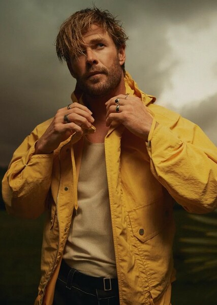 Chris Hemsworth photo