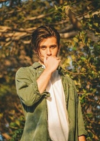 Chris Lanzon photo