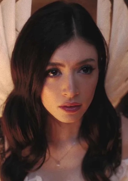 Chrissy Costanza photo