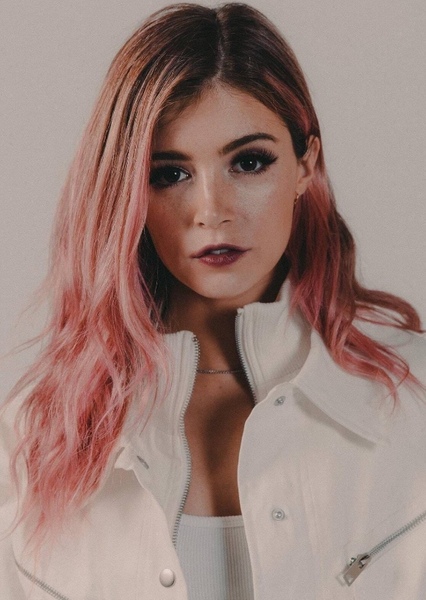 Chrissy Costanza photo