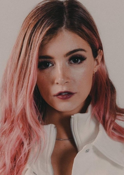 Chrissy Costanza photo