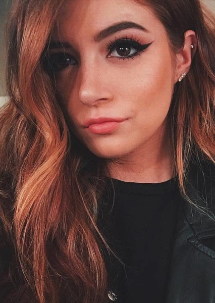 Chrissy Costanza photo