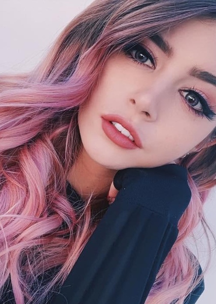 Chrissy Costanza photo