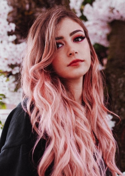 Chrissy Costanza photo
