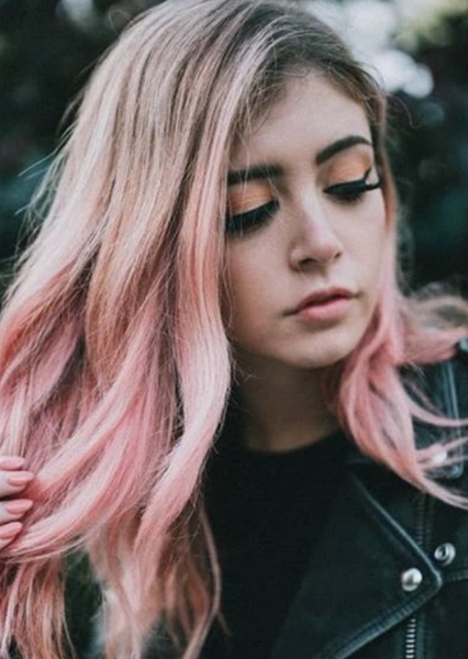 Chrissy Costanza photo